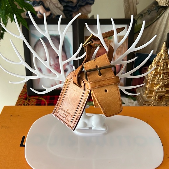 Louis Vuitton Luggage tag and poignant set